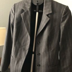 3 women’s blazers. Size 38, great condition